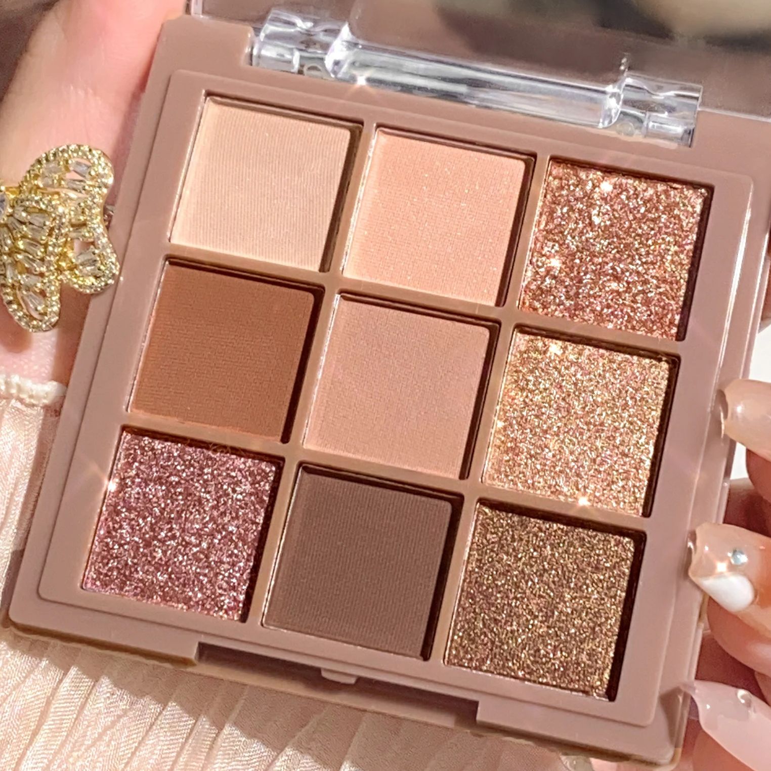 Beauty Huda Makeup - พาเลทอายแชโดว์สีหรูหรา 9-18 สี - เอฟเฟกต์กํามะหยี่เนื้อแมตต์และชิมเมอร์ ทนทาน